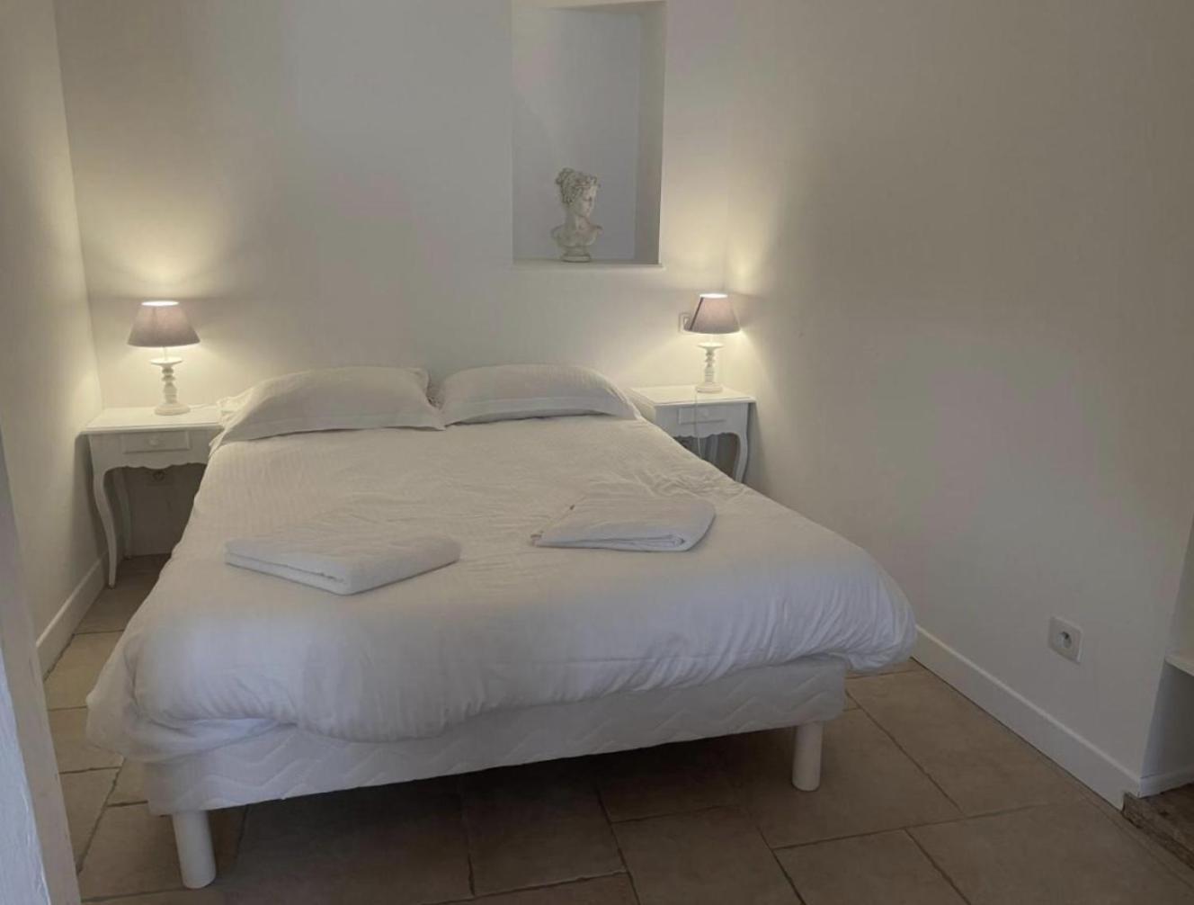 Batisse Paradis- 3 Appartements Calmes Et Elegants Au Centre Historique De Beaune Beaune (Cote d'Or) Quarto foto